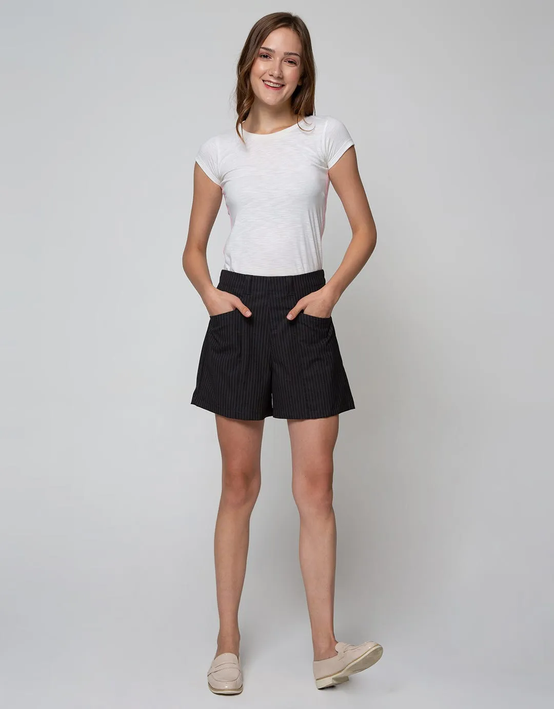 Details Bermuda Pants Short With Belt