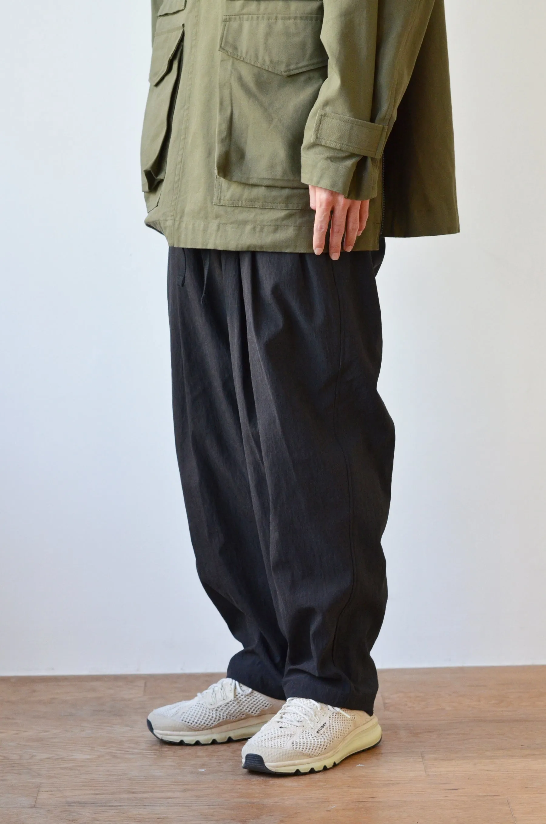 kontor / 3 PLEAT NYLON PANTS