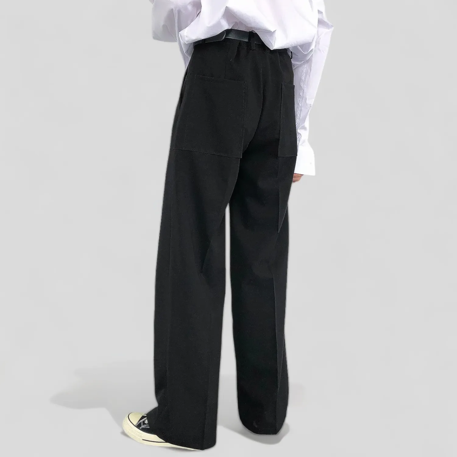 Loose fit single pleat wide leg trouser