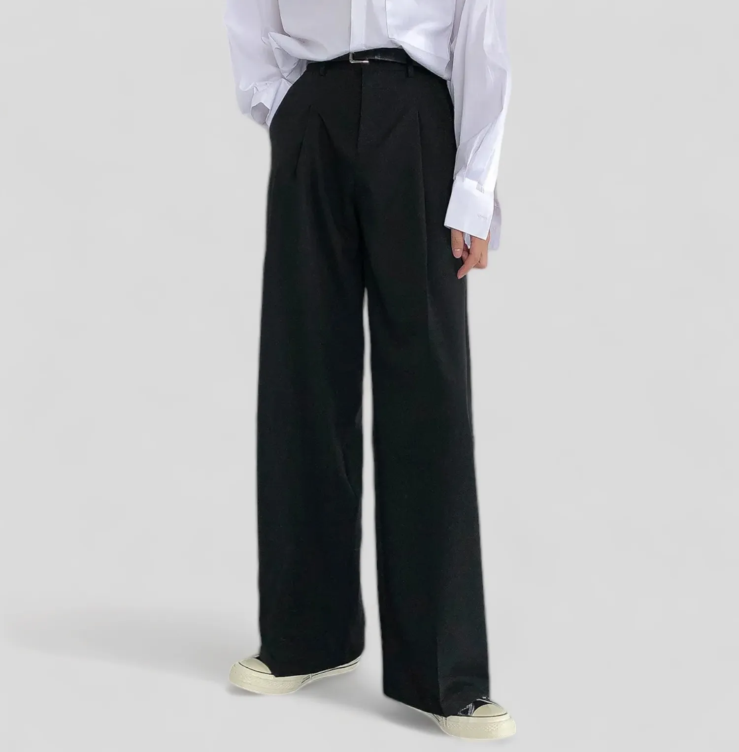 Loose fit single pleat wide leg trouser