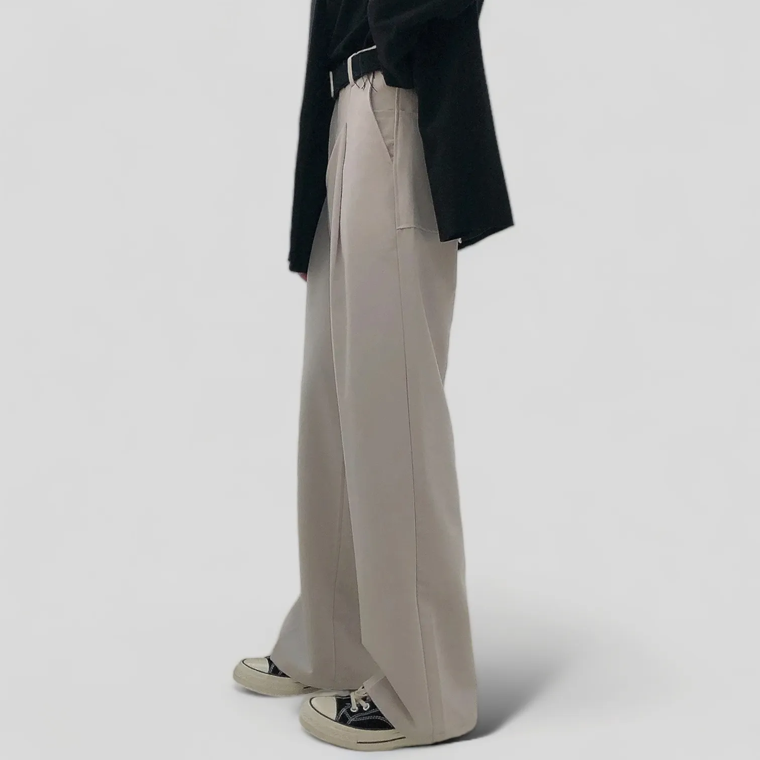 Loose fit single pleat wide leg trouser