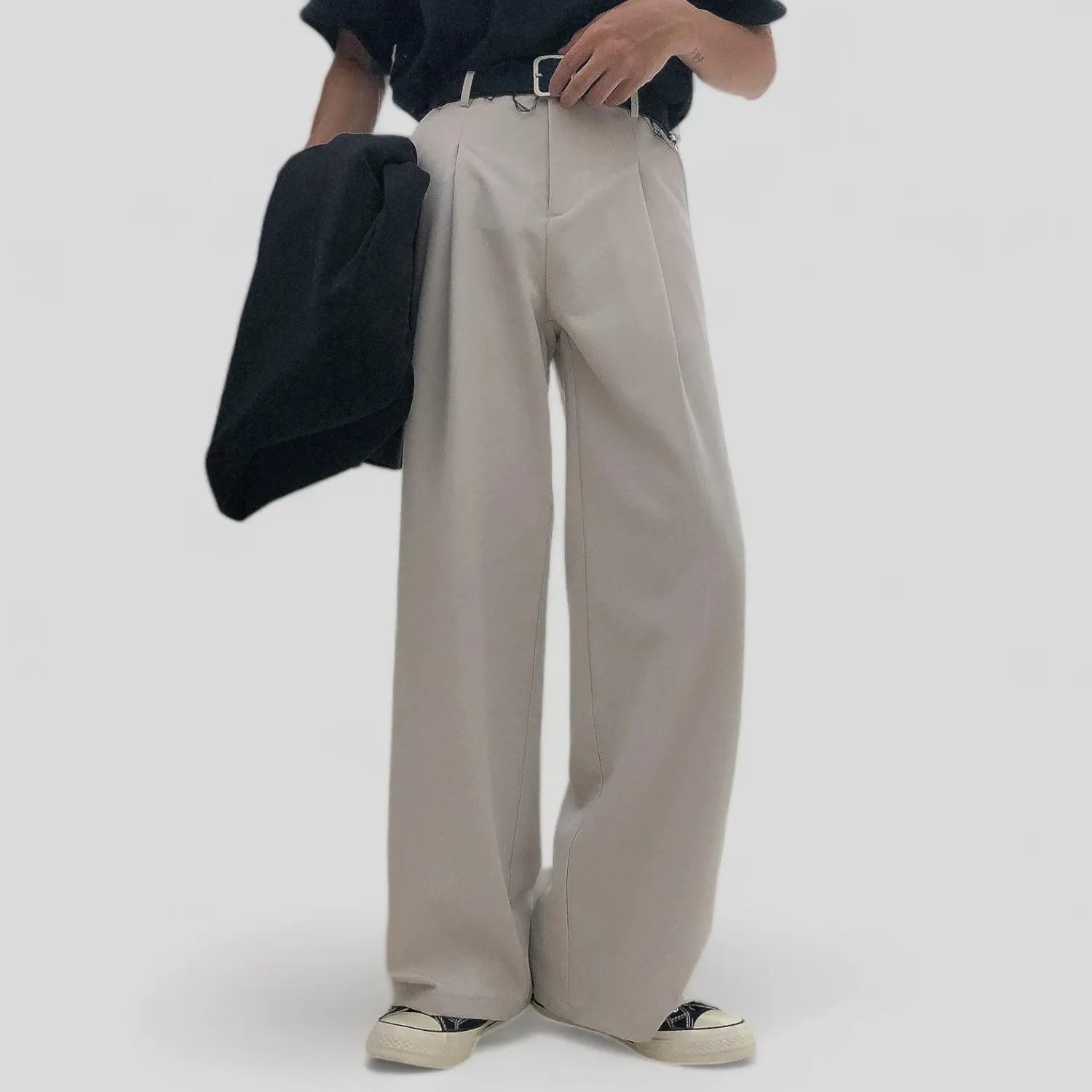 Loose fit single pleat wide leg trouser