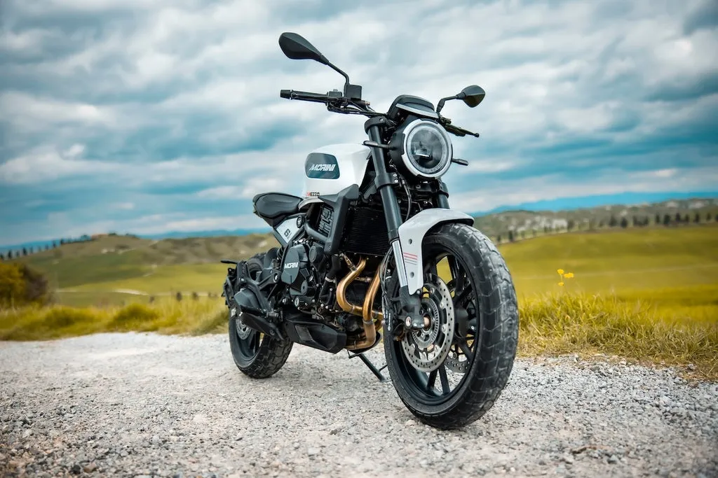 Moto Morini Seiemmezzo STR 650cc Starlight White
