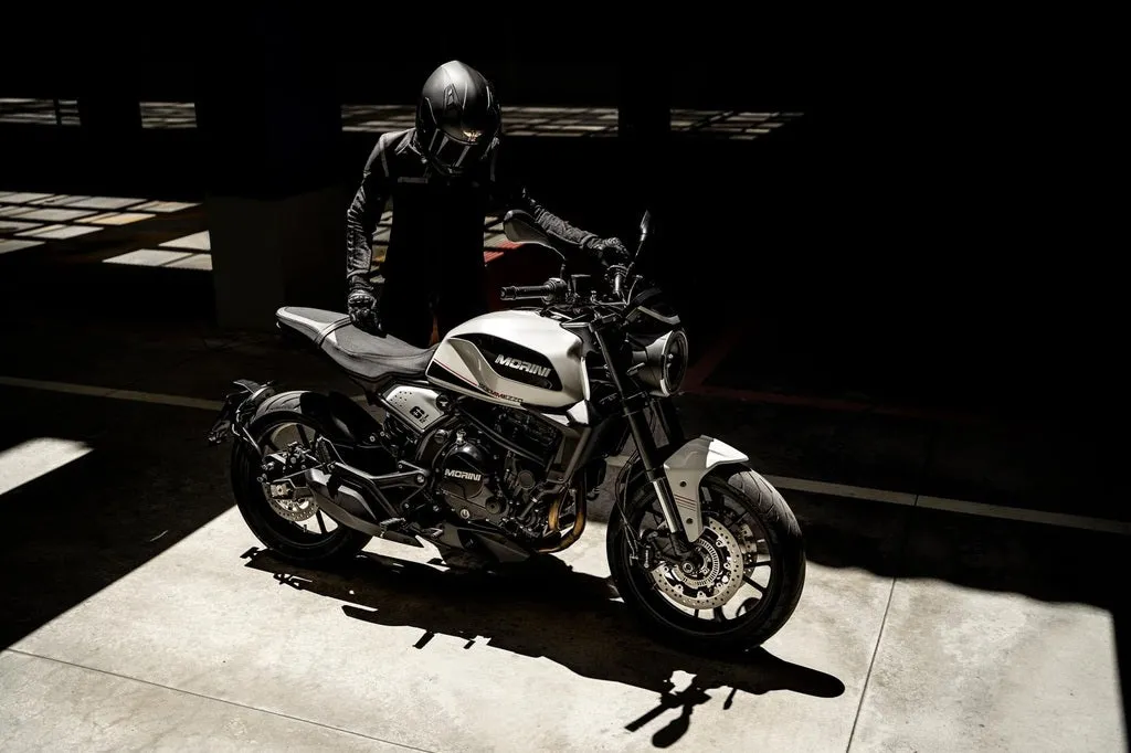 Moto Morini Seiemmezzo STR 650cc Starlight White