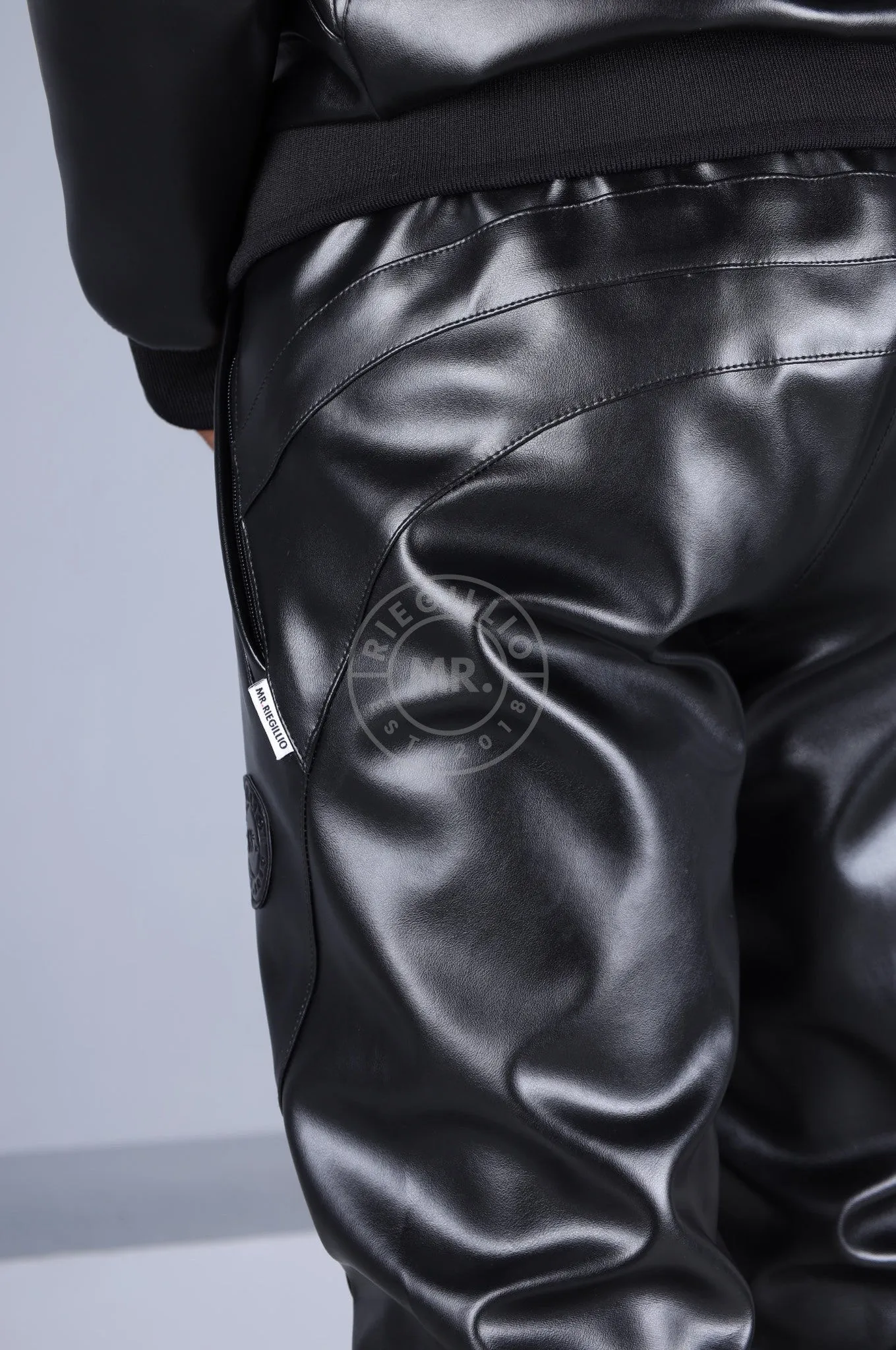 MR. 24 Tracksuit Pants - Black