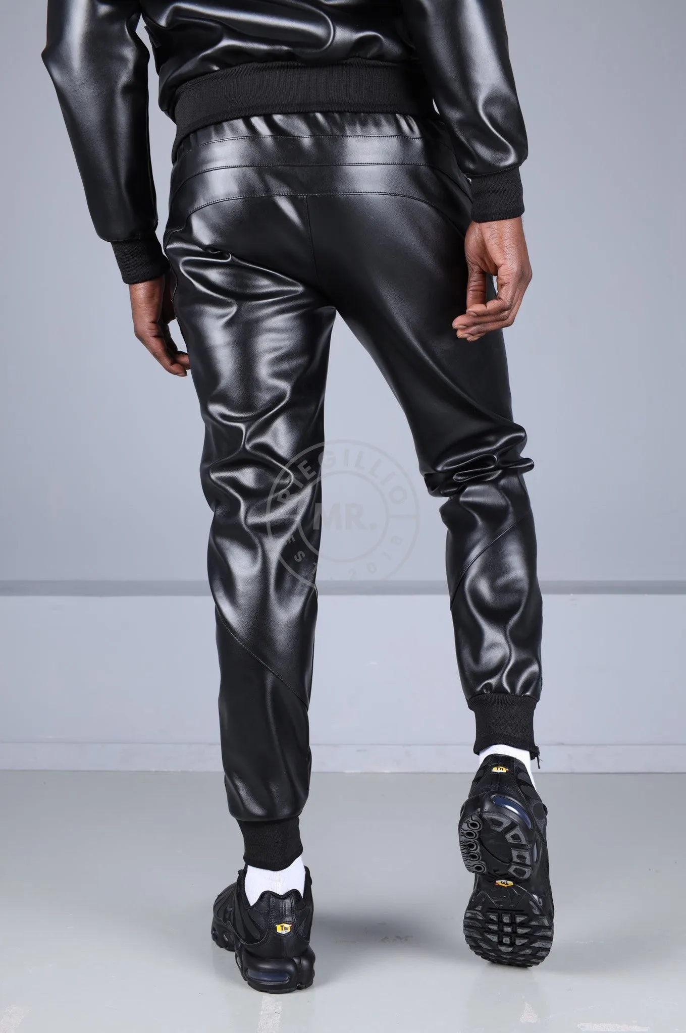 MR. 24 Tracksuit Pants - Black