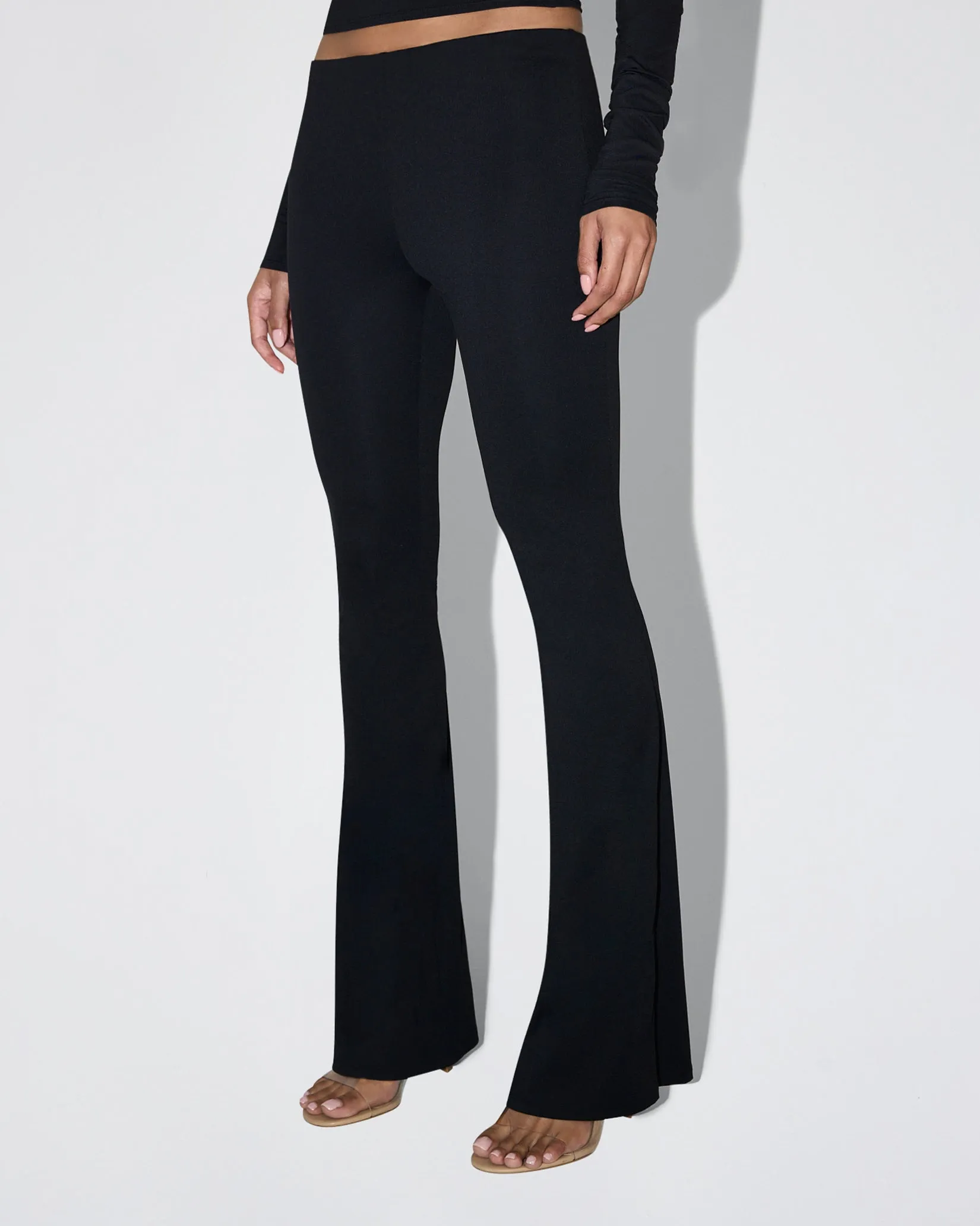 Smooth Stretch Low Rise Pant | Black